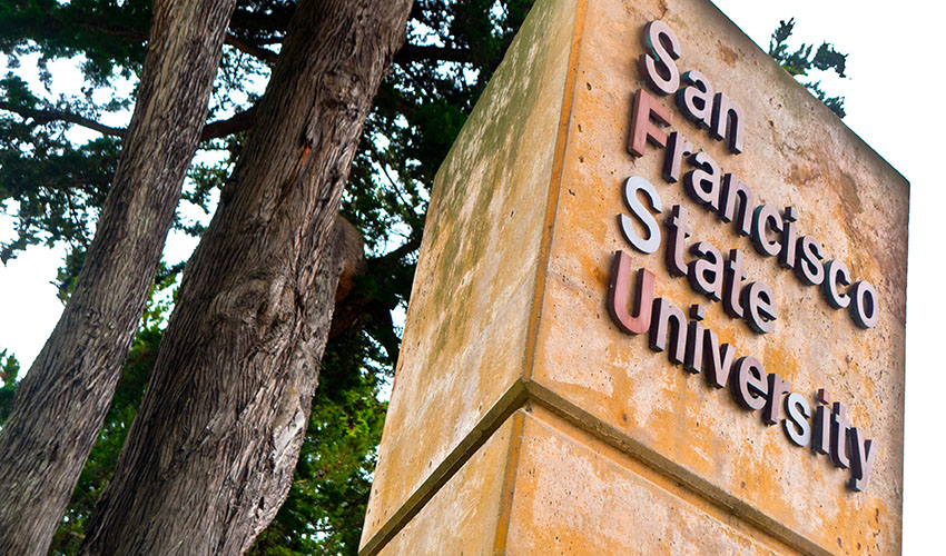 A photo of the SFSU sign at 19th and Holloway avenues.